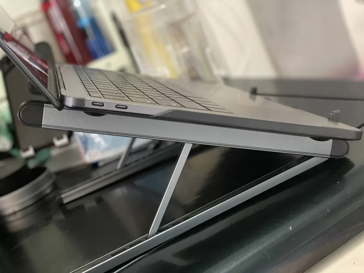 Giá đỡ Laptop kiêm giá đỡ Ipad trên bàn làm việc