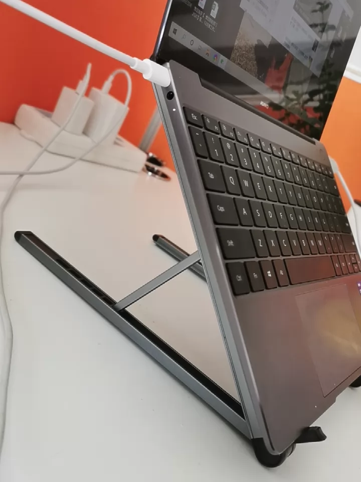 Giá đỡ Laptop kiêm giá đỡ Ipad trên bàn làm việc