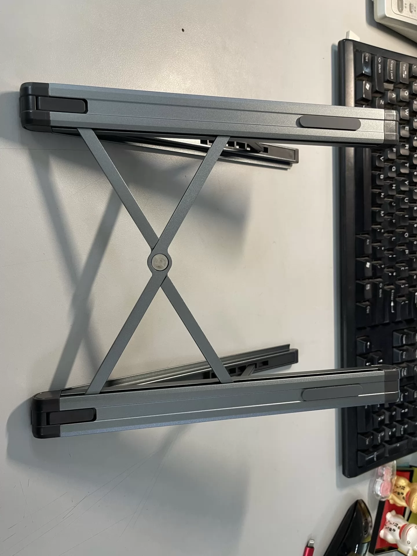 Giá đỡ Laptop kiêm giá đỡ Ipad trên bàn làm việc